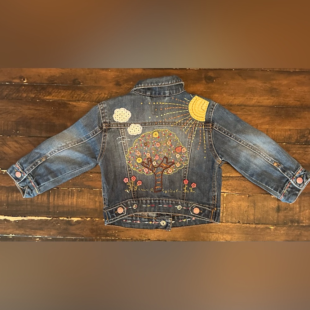 CUTE ALERT 🚨GAP Kids Denim Jacket with Colorful Embroidery toddler Size 2T- $35